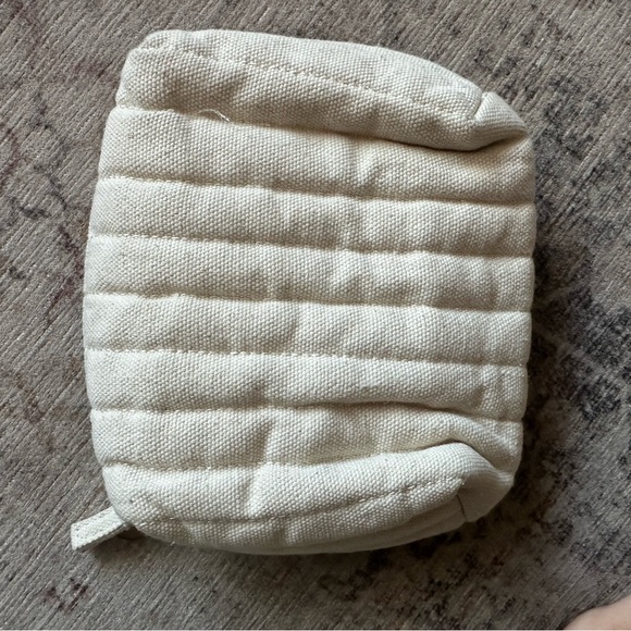 Small Chloe cosmetics bag. - Picture 8 of 8